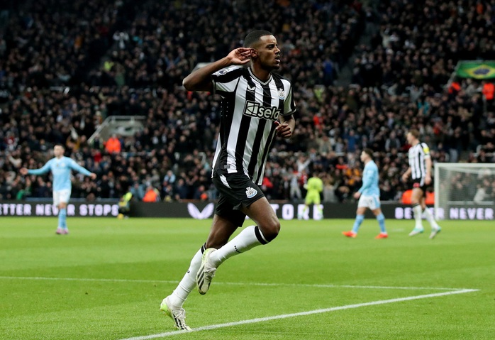 De Bruyne bùng nổ ngày trở lại, Man City ngược dòng quật ngã Newcastle- Ảnh 4.