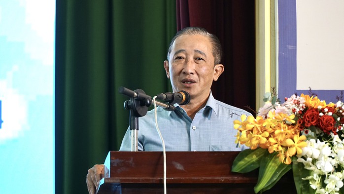 Báo Người Lao động trao 50 suất học bổng tiếp sức con đoàn viên - lao động vượt khó, học giỏi - Ảnh 6.