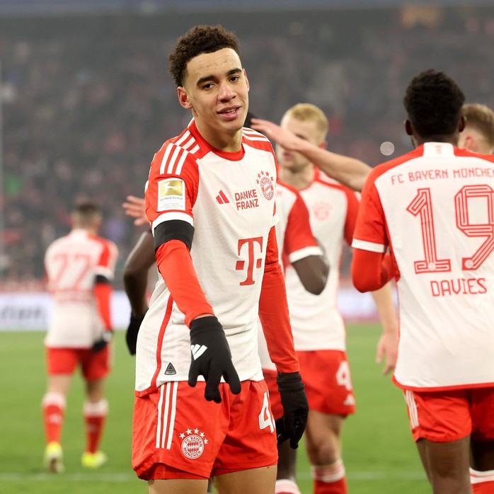 Bundesliga trở lại, Bayern Munich phả hơi nóng vào cuộc đua vô địch- Ảnh 1. Bundesliga trở lại, Bayern Munich phả hơi nóng vào cuộc đua vô địch- Ảnh 1.