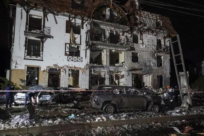 Nga dội mưa tên lửa, Ukraine đe dọa "nóng"- Ảnh 1.