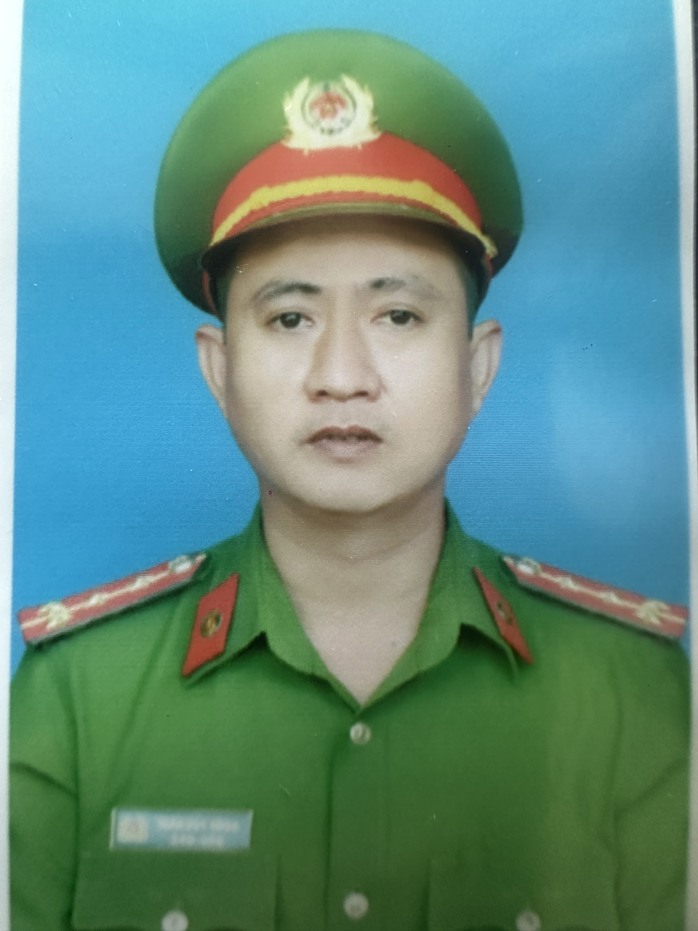 Phó trưởng công an phường hy sinh vì bị đối tượng tâm thần tấn công- Ảnh 1. Phó trưởng công an phường hy sinh vì bị đối tượng tâm thần tấn công- Ảnh 1.