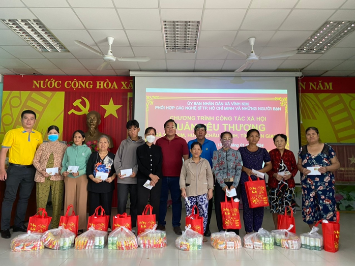 Mang “Xuân yêu thương” đến xã Vĩnh Kim ở Tiền Giang- Ảnh 1. Mang “Xuân yêu thương” đến xã Vĩnh Kim ở Tiền Giang- Ảnh 1.