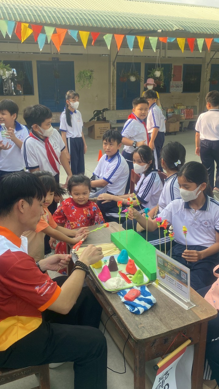 Mang “Xuân yêu thương” đến xã Vĩnh Kim ở Tiền Giang- Ảnh 3. Mang “Xuân yêu thương” đến xã Vĩnh Kim ở Tiền Giang- Ảnh 3.
