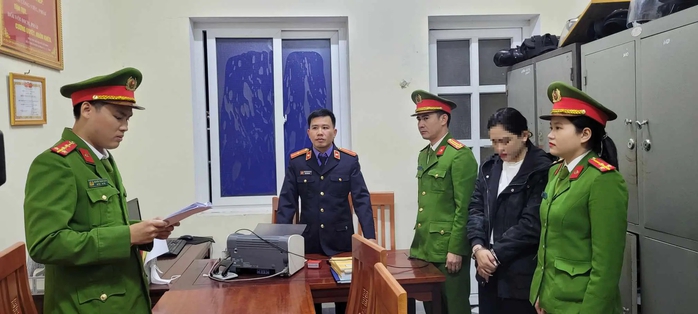Bắt cô gái có nồng độ cồn cao lái xe gây tai nạn chết người- Ảnh 1. Bắt cô gái có nồng độ cồn cao lái xe gây tai nạn chết người- Ảnh 1.