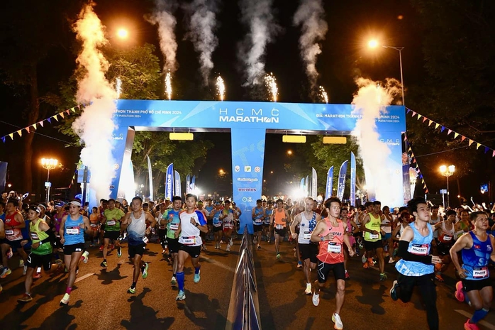 11.000 người chạy khai xuân tại HCMC Marathon 2024- Ảnh 1. 11.000 người chạy khai xuân tại HCMC Marathon 2024- Ảnh 1.