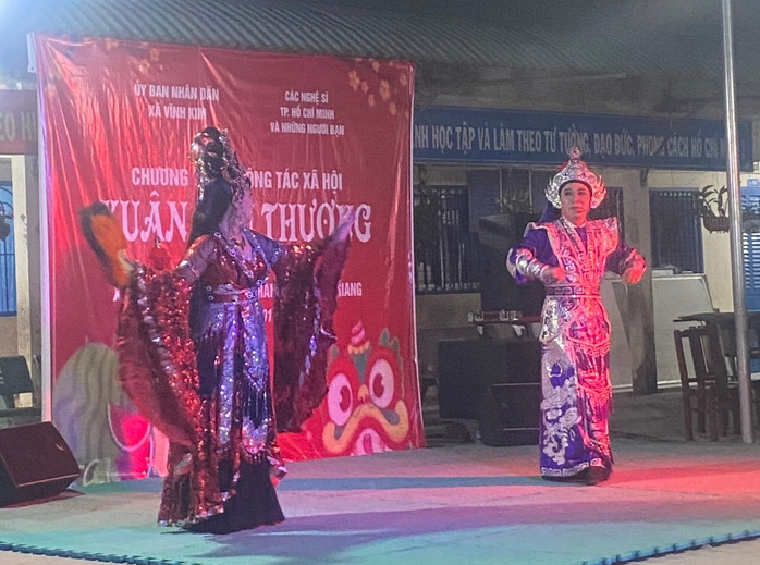 Mang “Xuân yêu thương” đến xã Vĩnh Kim ở Tiền Giang- Ảnh 4. Mang “Xuân yêu thương” đến xã Vĩnh Kim ở Tiền Giang- Ảnh 4.