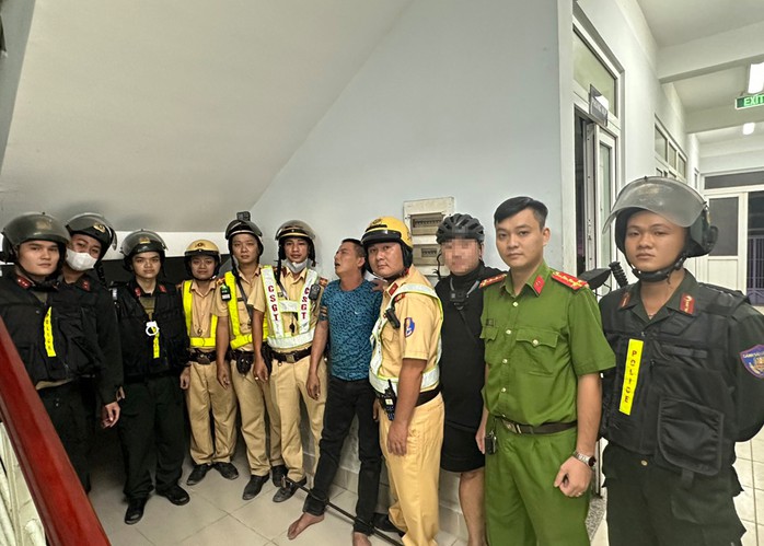 Người dân, công an truy bắt tên cướp xe Vespa tại Khu Công nghệ cao- Ảnh 1. Người dân, công an truy bắt tên cướp xe Vespa tại Khu Công nghệ cao- Ảnh 1.