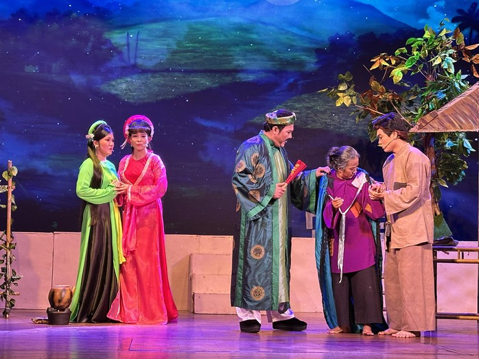 Xem Nguyễn Văn Khởi diễn "Bên cầu dệt lụa", khán giả nhớ NSƯT Thanh Sang- Ảnh 5. Xem Nguyễn Văn Khởi diễn "Bên cầu dệt lụa", khán giả nhớ NSƯT Thanh Sang- Ảnh 5.