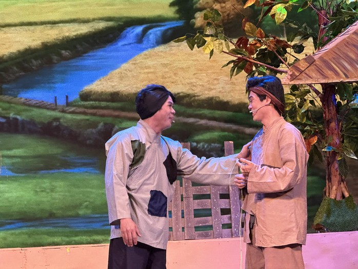 Xem Nguyễn Văn Khởi diễn "Bên cầu dệt lụa", khán giả nhớ NSƯT Thanh Sang- Ảnh 4. Xem Nguyễn Văn Khởi diễn "Bên cầu dệt lụa", khán giả nhớ NSƯT Thanh Sang- Ảnh 4.