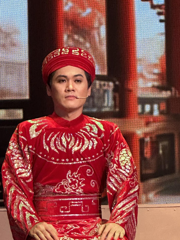 Xem Nguyễn Văn Khởi diễn "Bên cầu dệt lụa", khán giả nhớ NSƯT Thanh Sang- Ảnh 3. Xem Nguyễn Văn Khởi diễn "Bên cầu dệt lụa", khán giả nhớ NSƯT Thanh Sang- Ảnh 3.