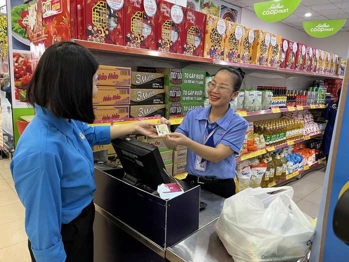 Chợ Tết Công đoàn 2024 mang niềm vui đến với người lao động- Ảnh 6. Chợ Tết Công đoàn 2024 mang niềm vui đến với người lao động- Ảnh 6.