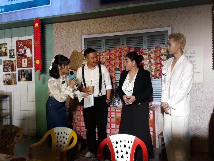 Diệu Nhi – Anh Tú "hồn ai nấy giữ" khi ra ngoài làm việc- Ảnh 1. Diệu Nhi – Anh Tú "hồn ai nấy giữ" khi ra ngoài làm việc- Ảnh 1.