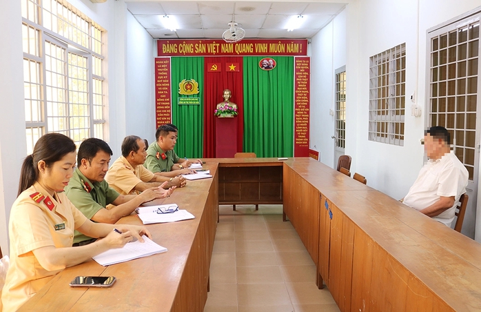 Thông tin mới vụ người đàn ông năn nỉ CSGT không đo nồng độ cồn- Ảnh 1. Thông tin mới vụ người đàn ông năn nỉ CSGT không đo nồng độ cồn- Ảnh 1.
