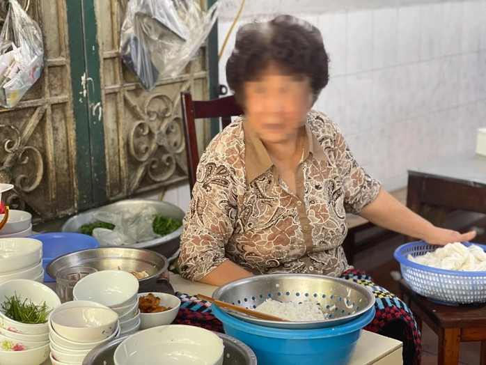 Bị tố đuổi khách vì ngồi xe lăn, chủ quán phở nói gì?- Ảnh 2. Bị tố đuổi khách vì ngồi xe lăn, chủ quán phở nói gì?- Ảnh 2.