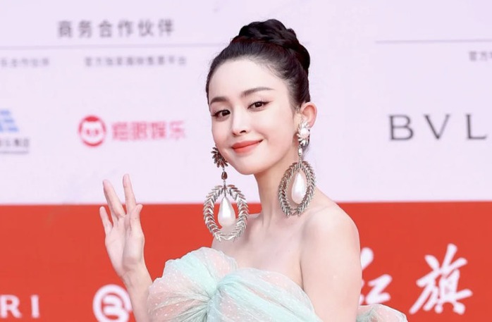 Loạt mỹ nhân Tân Cương khuấy đảo showbiz Trung- Ảnh 12. Loạt mỹ nhân Tân Cương khuấy đảo showbiz Trung- Ảnh 12.