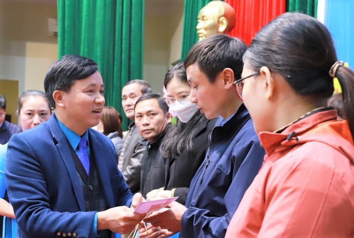 Hà Tĩnh: Chi gần 4,5 tỉ đồng quà Tết cho người lao động khó khăn- Ảnh 1. Hà Tĩnh: Chi gần 4,5 tỉ đồng quà Tết cho người lao động khó khăn- Ảnh 1.