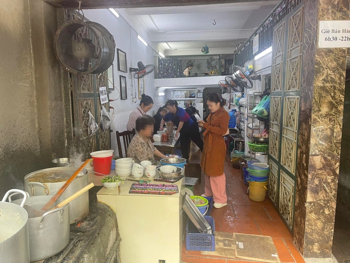 Bị tố đuổi khách vì ngồi xe lăn, chủ quán phở nói gì?- Ảnh 3. Bị tố đuổi khách vì ngồi xe lăn, chủ quán phở nói gì?- Ảnh 3.