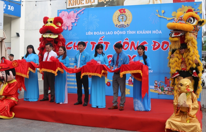 Chợ Tết Công đoàn 2024 mang niềm vui đến với người lao động- Ảnh 1. Chợ Tết Công đoàn 2024 mang niềm vui đến với người lao động- Ảnh 1.