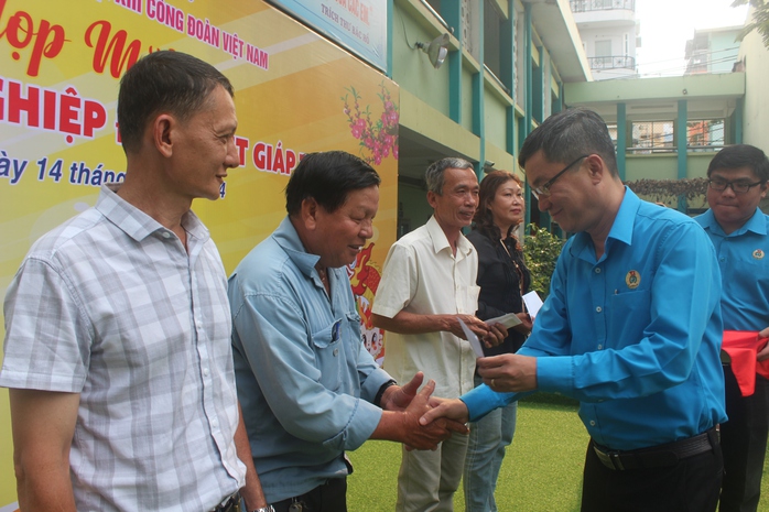 Có lương hưu, người lao động vẫn phải chạy xe ôm kiếm sống- Ảnh 1. Có lương hưu, người lao động vẫn phải chạy xe ôm kiếm sống- Ảnh 1.