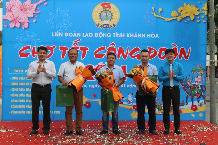 Chợ Tết Công đoàn 2024 mang niềm vui đến với người lao động- Ảnh 7. Chợ Tết Công đoàn 2024 mang niềm vui đến với người lao động- Ảnh 7.