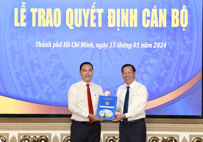 Chủ tịch UBND TP HCM trao quyết định cán bộ TP Thủ Đức- Ảnh 1. Chủ tịch UBND TP HCM trao quyết định cán bộ TP Thủ Đức- Ảnh 1.