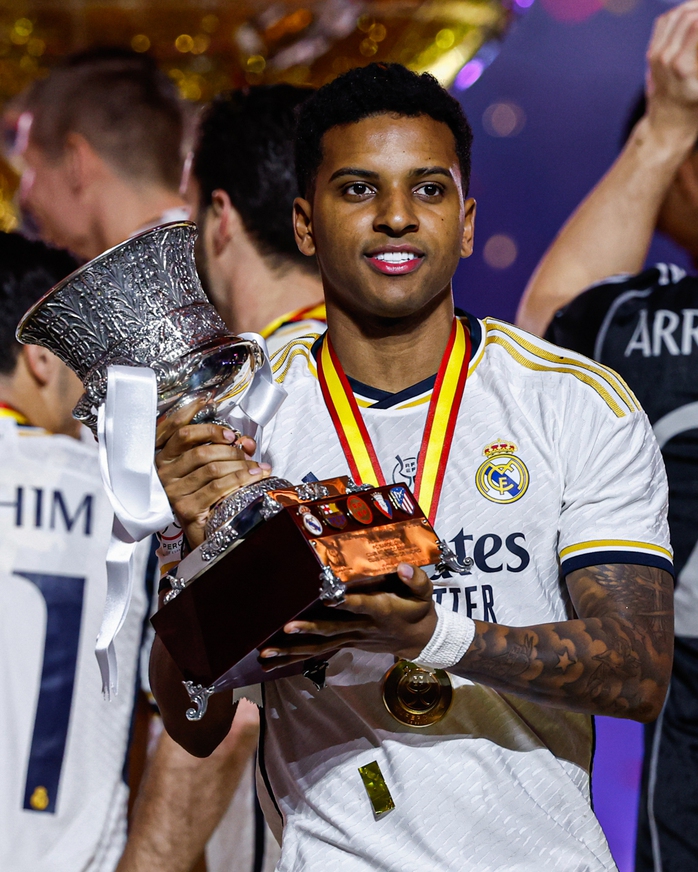 Thắng gọn Barcelona, Real Madrid lên ngôi vô địch Siêu cúp Tây Ban Nha- Ảnh 5. Thắng gọn Barcelona, Real Madrid lên ngôi vô địch Siêu cúp Tây Ban Nha- Ảnh 5.