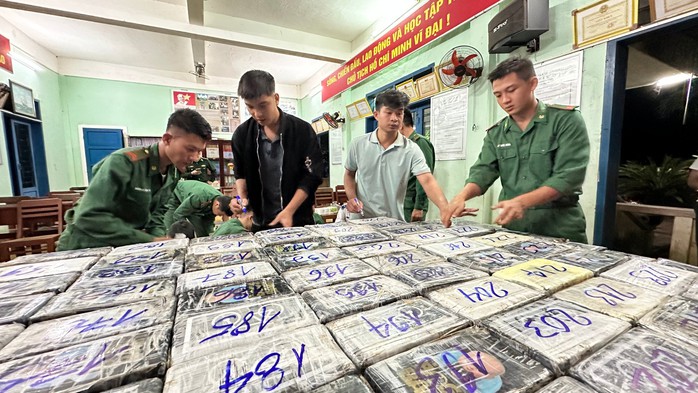 Quảng Ngãi chỉ đạo "nóng" sau vụ lô ma túy trị giá 1.300 tỉ dạt vào bờ biển- Ảnh 1. Quảng Ngãi chỉ đạo "nóng" sau vụ lô ma túy trị giá 1.300 tỉ dạt vào bờ biển- Ảnh 1.