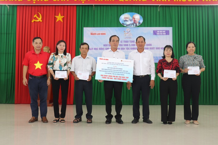 Chương trình ý nghĩa của Báo Người Lao Động tiếp tục đến với Trà Vinh- Ảnh 13. Chương trình ý nghĩa của Báo Người Lao Động tiếp tục đến với Trà Vinh- Ảnh 13.