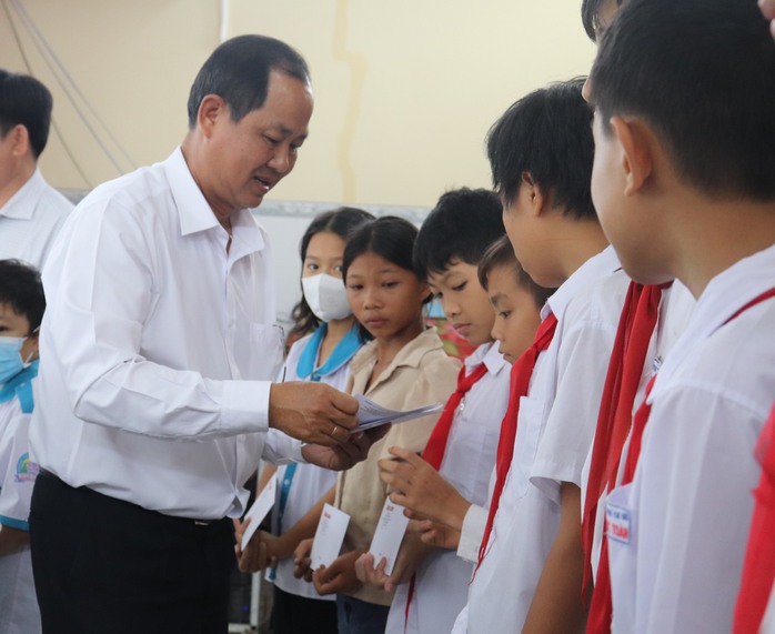 Chương trình ý nghĩa của Báo Người Lao Động tiếp tục đến với Trà Vinh- Ảnh 15. Chương trình ý nghĩa của Báo Người Lao Động tiếp tục đến với Trà Vinh- Ảnh 15.
