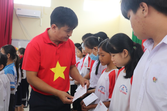 Chương trình ý nghĩa của Báo Người Lao Động tiếp tục đến với Trà Vinh- Ảnh 16. Chương trình ý nghĩa của Báo Người Lao Động tiếp tục đến với Trà Vinh- Ảnh 16.