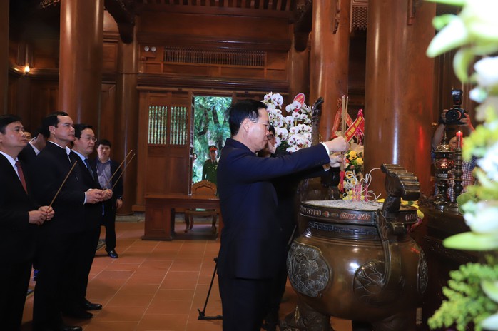 Chủ tịch nước Võ Văn Thưởng dâng hương tưởng niệm Chủ tịch Hồ Chí Minh- Ảnh 1. Chủ tịch nước Võ Văn Thưởng dâng hương tưởng niệm Chủ tịch Hồ Chí Minh- Ảnh 1.