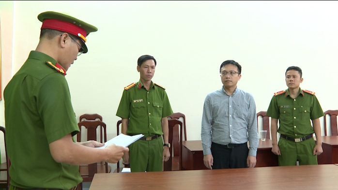 Công an TP HCM bắt tạm giam Phó Cục trưởng Cục Đăng kiểm Việt Nam- Ảnh 3. Công an TP HCM bắt tạm giam Phó Cục trưởng Cục Đăng kiểm Việt Nam- Ảnh 3.