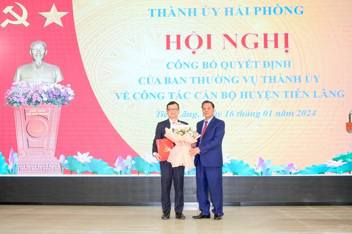 Chủ tịch huyện nhận nhiều phiếu tín nhiệm thấp được điều chuyển- Ảnh 1. Chủ tịch huyện nhận nhiều phiếu tín nhiệm thấp được điều chuyển- Ảnh 1.