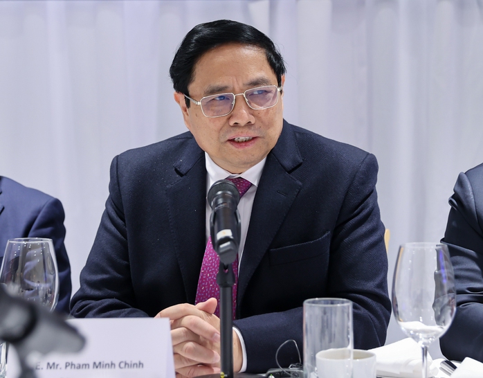 Thủ tướng chủ trì tọa đàm với doanh nghiệp toàn cầu về AI, chip bán dẫn- Ảnh 4. Thủ tướng chủ trì tọa đàm với doanh nghiệp toàn cầu về AI, chip bán dẫn- Ảnh 4.