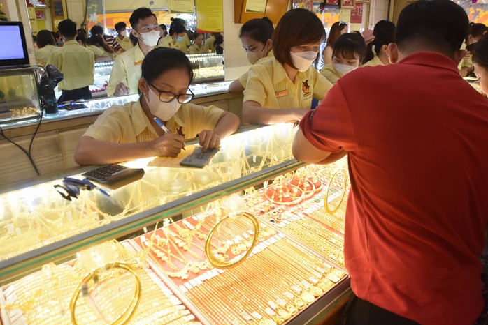 Giá vàng hôm nay, 17-1: Giảm mạnh do USD tăng giá- Ảnh 1. Giá vàng hôm nay, 17-1: Giảm mạnh do USD tăng giá- Ảnh 1.