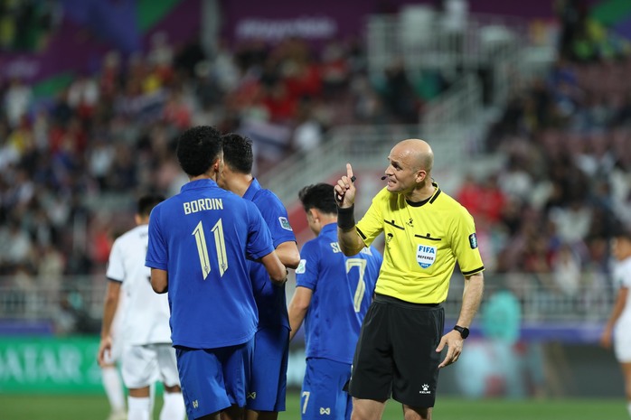 Thắng đội hơn 15 bậc, Thái Lan có trận đấu lịch sử tại Asian Cup- Ảnh 1. Thắng đội hơn 15 bậc, Thái Lan có trận đấu lịch sử tại Asian Cup- Ảnh 1.