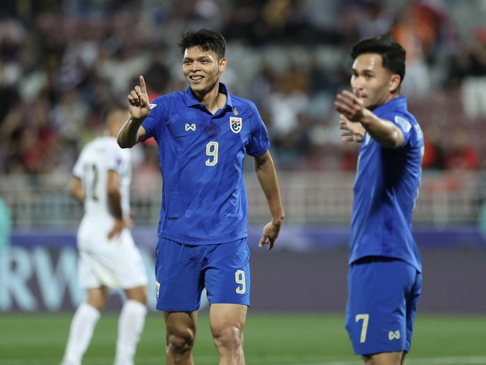 Thắng đội hơn 15 bậc, Thái Lan có trận đấu lịch sử tại Asian Cup- Ảnh 2. Thắng đội hơn 15 bậc, Thái Lan có trận đấu lịch sử tại Asian Cup- Ảnh 2.