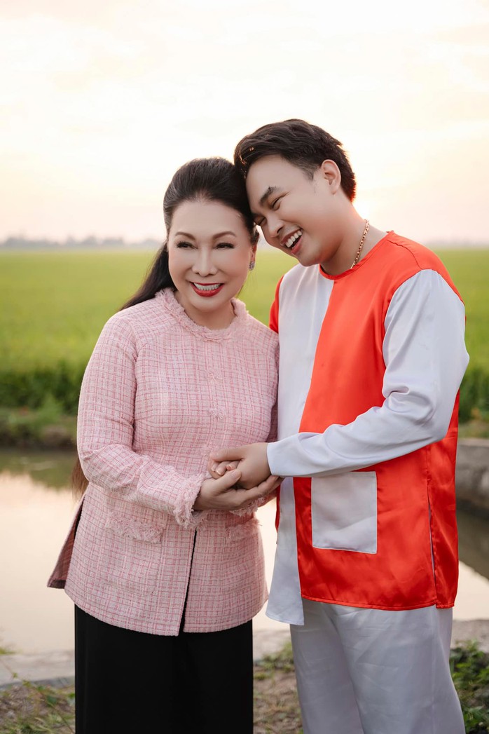 "Cải lương chi bảo" Bạch Tuyết được Forbes vinh danh
- Ảnh 3. "Cải lương chi bảo" Bạch Tuyết được Forbes vinh danh
- Ảnh 3.