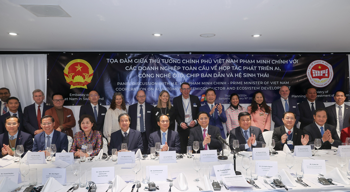 Thủ tướng chủ trì tọa đàm với doanh nghiệp toàn cầu về AI, chip bán dẫn- Ảnh 5. Thủ tướng chủ trì tọa đàm với doanh nghiệp toàn cầu về AI, chip bán dẫn- Ảnh 5.