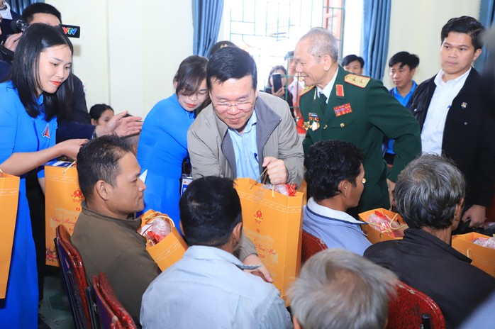 Chủ tịch nước Võ Văn Thưởng dự "Tết nhân ái" tại Nghệ An- Ảnh 2. Chủ tịch nước Võ Văn Thưởng dự "Tết nhân ái" tại Nghệ An- Ảnh 2.