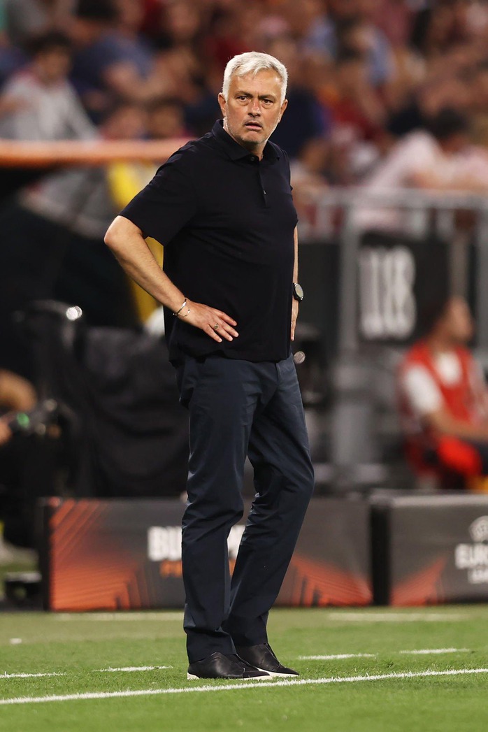 Nước mắt ông Mourinho rơi ngày chia tay AS Roma- Ảnh 5. Nước mắt ông Mourinho rơi ngày chia tay AS Roma- Ảnh 5.