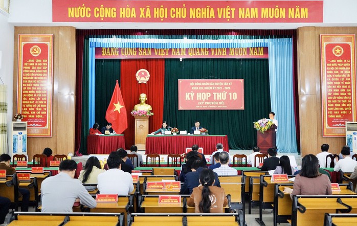 Một phó chủ tịch huyện bị miễn nhiệm vì có nhiều phiếu tín nhiệm thấp- Ảnh 1. Một phó chủ tịch huyện bị miễn nhiệm vì có nhiều phiếu tín nhiệm thấp- Ảnh 1.