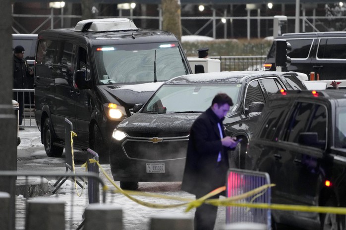 Ra tòa chóng vánh, ông Donald Trump vẫn kịp tỏ thái độ- Ảnh 1. Ra tòa chóng vánh, ông Donald Trump vẫn kịp tỏ thái độ- Ảnh 1.
