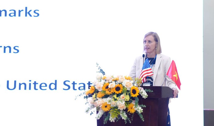 Bà Susan Burns, Tổng Lãnh sự Hoa Kỳ tại TP HCM, phát biểu tại hội thảo Bà Susan Burns, Tổng Lãnh sự Hoa Kỳ tại TP HCM, phát biểu tại hội thảo