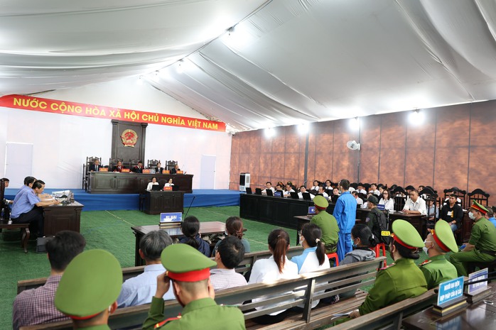 Xét xử vụ khủng bố tại Đắk Lắk: Các bị cáo xin lỗi gia đình bị hại, mong được tha thứ- Ảnh 1. Xét xử vụ khủng bố tại Đắk Lắk: Các bị cáo xin lỗi gia đình bị hại, mong được tha thứ- Ảnh 1.