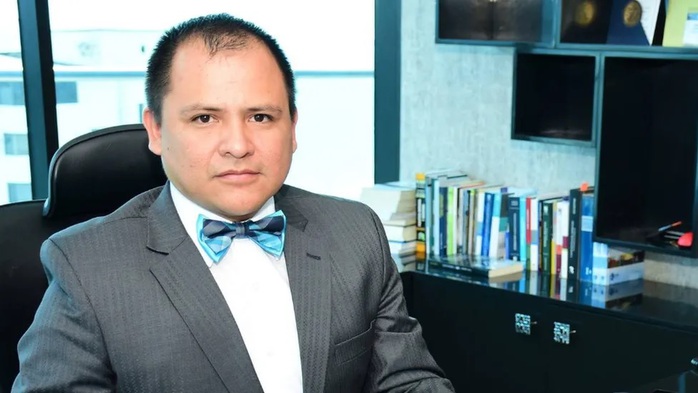 Công tố viên César Suárez bị bắn khi đang lái xe. Ảnh: Facebook Công tố viên César Suárez bị bắn khi đang lái xe. Ảnh: Facebook
