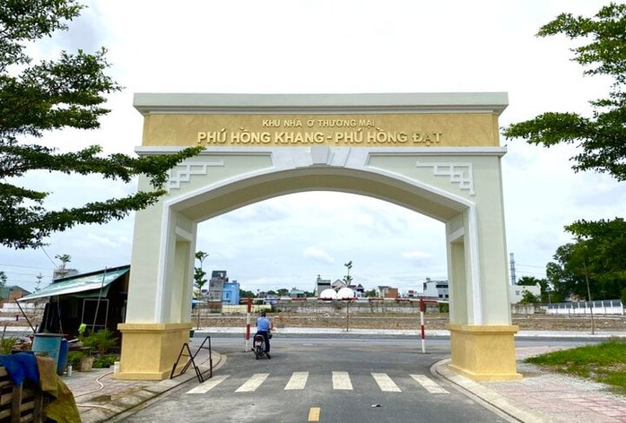 Bình Dương: Ngăn chặn giao dịch tại Công ty Phú Hồng Thịnh- Ảnh 1. Bình Dương: Ngăn chặn giao dịch tại Công ty Phú Hồng Thịnh- Ảnh 1.