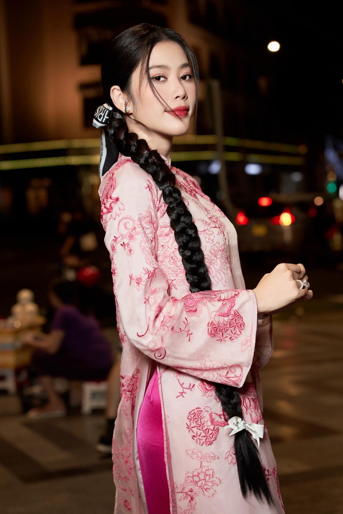 Trương Ngọc Ánh tái xuất sàn thời trang
- Ảnh 8. Trương Ngọc Ánh tái xuất sàn thời trang
- Ảnh 8.
