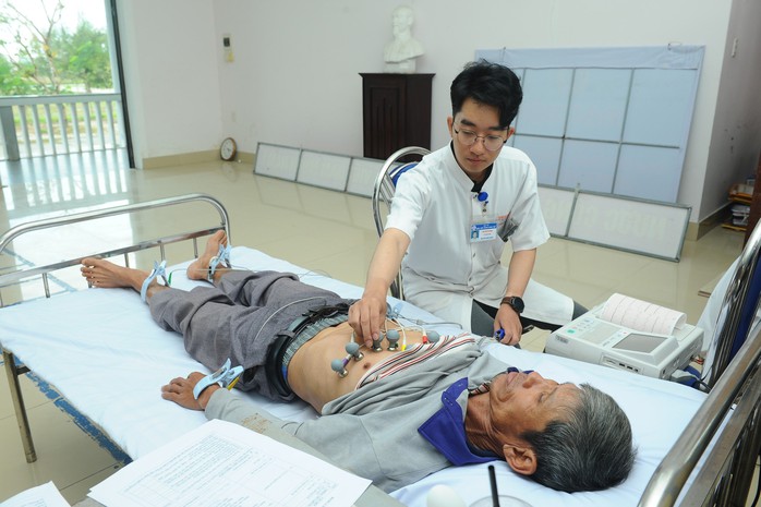 Khoảng 75% bệnh nhân ung thư phổi phát hiện muộn- Ảnh 1.