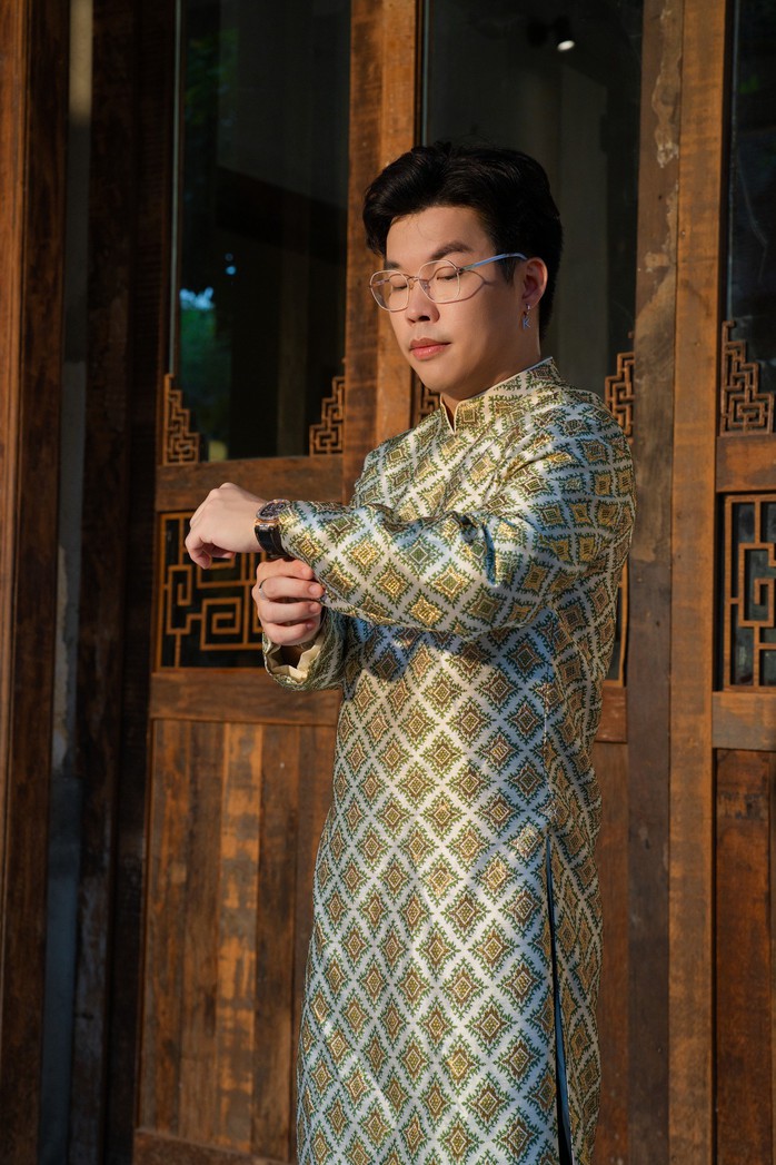 Ca sĩ Kevin Toàn: Mặc áo dài khiến tôi hạnh phúc, tự hào- Ảnh 1. Ca sĩ Kevin Toàn: Mặc áo dài khiến tôi hạnh phúc, tự hào- Ảnh 1.